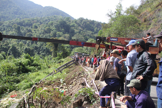 Tin mới nhất vụ tai nạn liên hoàn ở đèo Bảo Lộc - 2