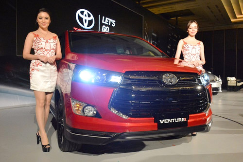 Ra mắt Toyota Innova Venturer giá từ 653 triệu đồng - 1