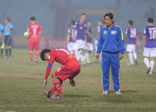 Công Phượng bất lực, nhăn nhó rời sân Hàng Đẫy - 5