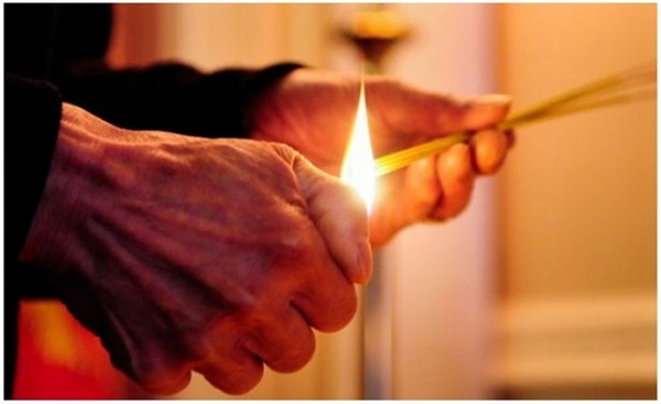 Có sai lầm khi ngày Tết thắp hương liên tục? - 1