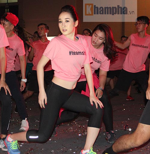 Người đẹp mướt mồ hôi ở ngày hội “luyện dáng” lớn nhất VN - 2