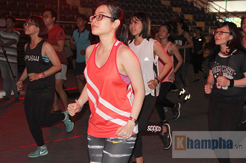Người đẹp mướt mồ hôi ở ngày hội “luyện dáng” lớn nhất VN - 3