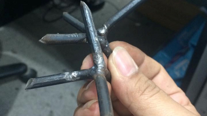 Truy lùng nhóm người nước ngoài đâm lốp ô tô trộm tài sản - 2