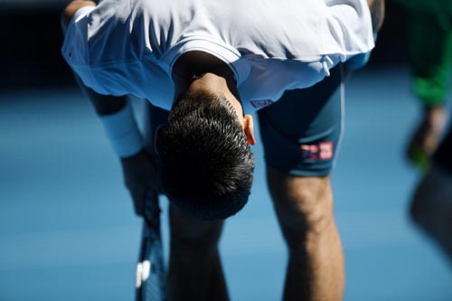 “Ngựa ô” loại sốc Djokovic: Mẹ dạy tennis, đeo kính lạ - 3