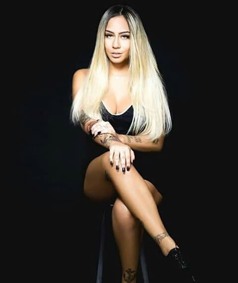 Sắc vóc quá gợi tình của em gái tiền đạo Neymar - 3