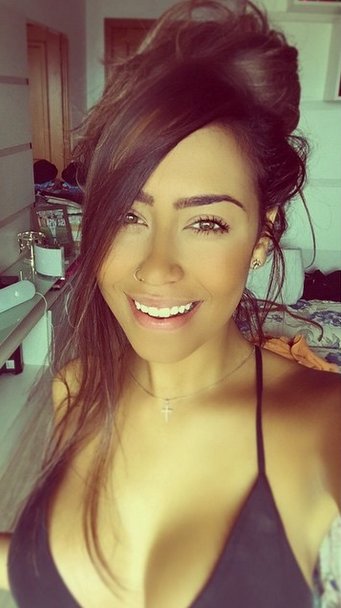 Sắc vóc quá gợi tình của em gái tiền đạo Neymar - 9