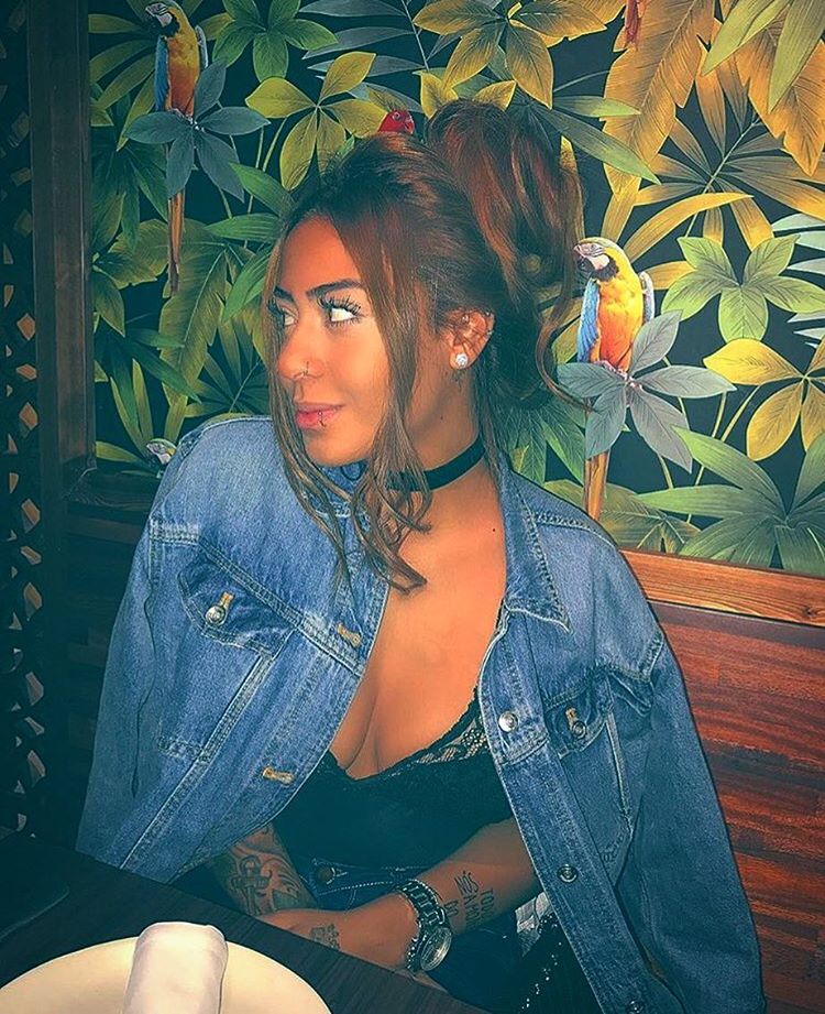 Sắc vóc quá gợi tình của em gái tiền đạo Neymar - 10