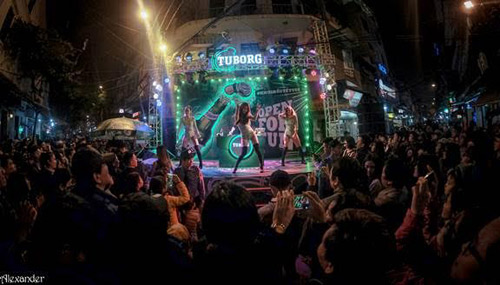 Dàn DJ khủng khuấy động khu phố ăn chơi bậc nhất Hà thành - 1