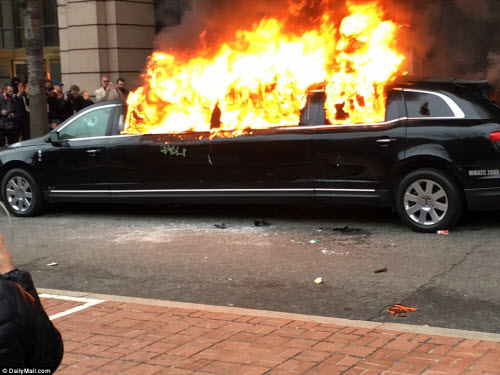 Người biểu tình đốt xe, đập phá ngày Trump nhậm chức - 1