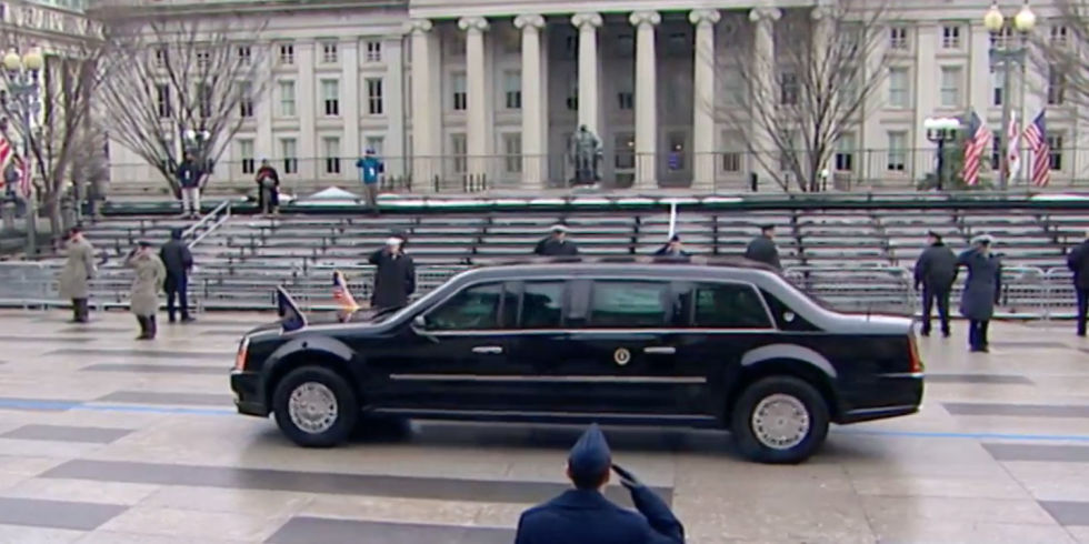 Tổng thống Donald Trump sử dụng xe gì trong lễ nhậm chức? - 1