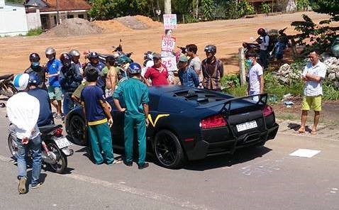 Siêu xe Lamborghini tông chết người đi bộ - 1