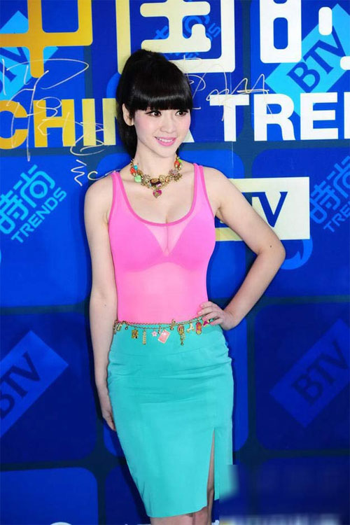 "Bỏng mắt" ngắm "quả bom gợi cảm" Liễu Nham mặc trễ nải - 14