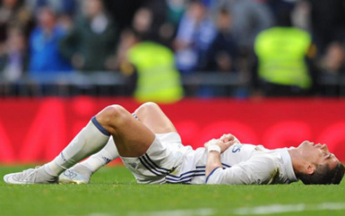 Ronaldo “tịt ngòi” bị la ó, Zidane sợ hiệu ứng domino - 1