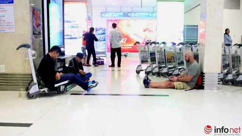 Sân bay Tân Sơn Nhất, 3h sáng ngày 26 Tết - 5