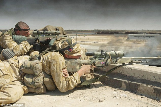Xạ thủ Anh diệt 3 tay súng IS bằng phát đạn cách 1.800m - 1