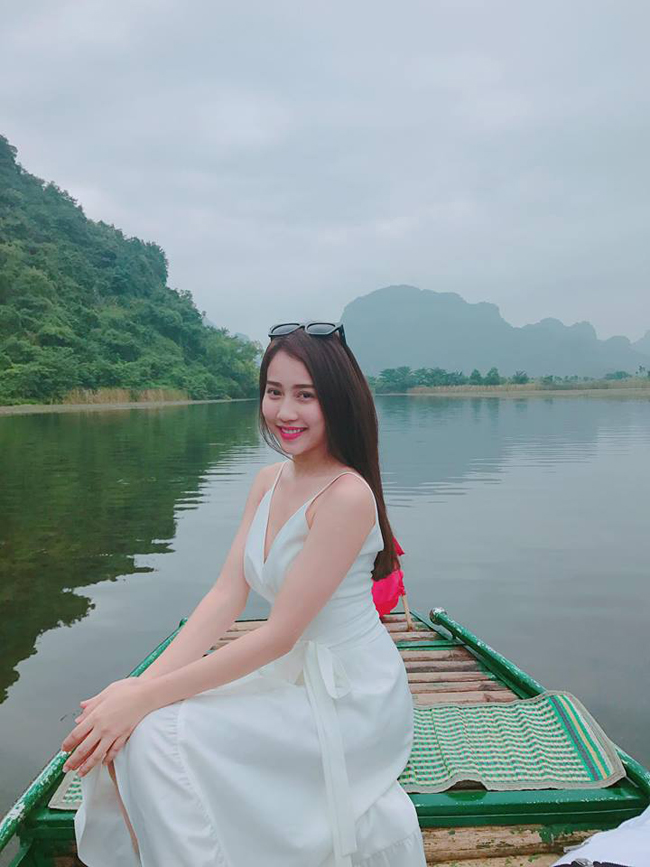 Hồng Loan từng được đánh giá có vẻ ngoài rất giống với Hoa hậu Việt Nam 2012 Đặng Thu Thảo.
