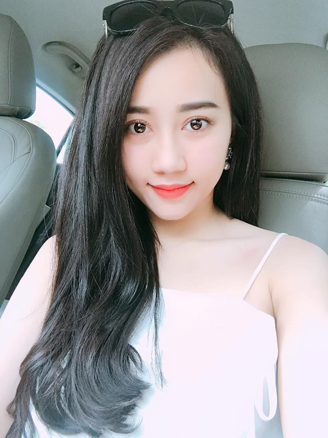 Huỳnh Hồng Loan, cô nàng sinh năm 1994, quê Bình Dương từng gây ấn tượng với khán giả Việt khi vào vai bạn gái ca sĩ Sơn Tùng trong MV Âm thầm bên em.