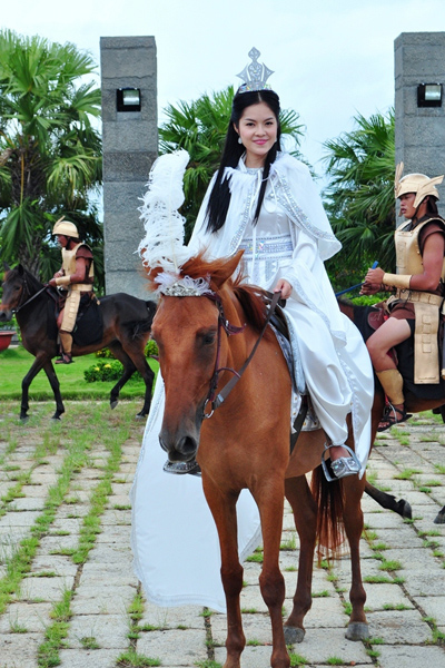 Mê mẩn phút "rũ lụa" của kiều nữ Việt trên lưng ngựa - 3