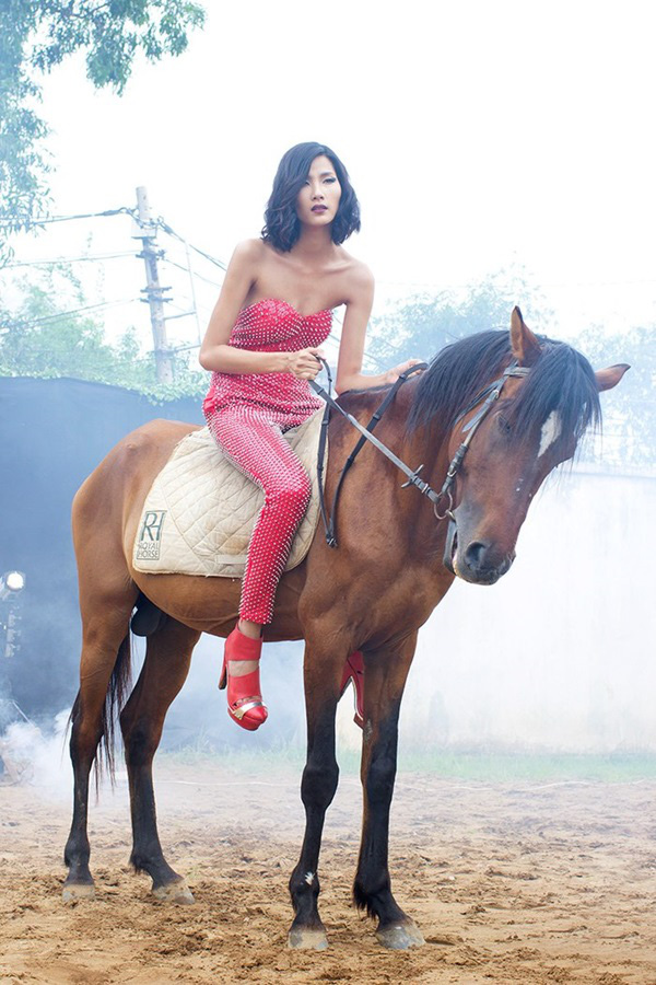 Mê mẩn phút "rũ lụa" của kiều nữ Việt trên lưng ngựa - 6