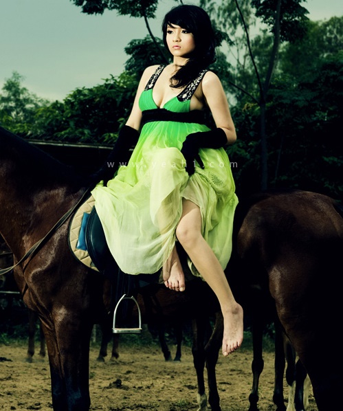 Mê mẩn phút "rũ lụa" của kiều nữ Việt trên lưng ngựa - 11