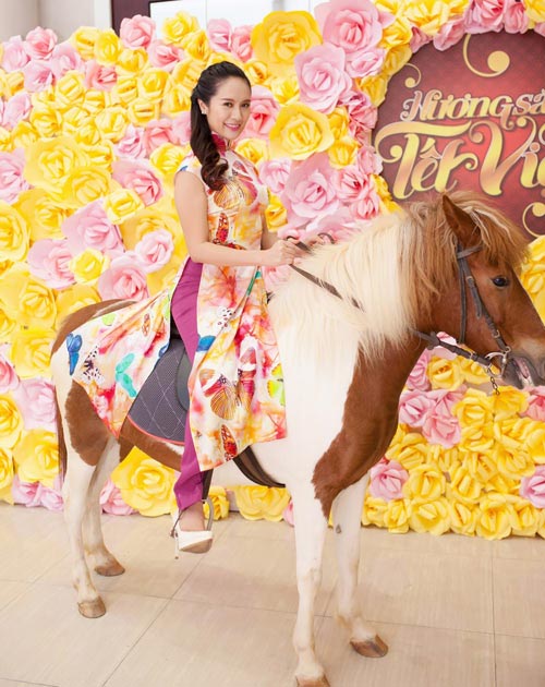 Mê mẩn phút "rũ lụa" của kiều nữ Việt trên lưng ngựa - 14