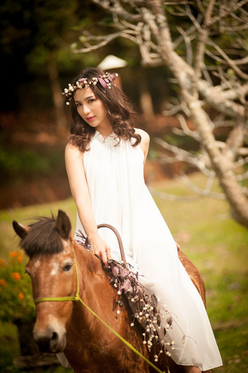 Mê mẩn phút "rũ lụa" của kiều nữ Việt trên lưng ngựa - 15