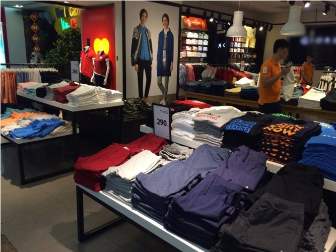 Thương xá ngập đồ sale, vì sao đìu hiu người mua sắm? - 13