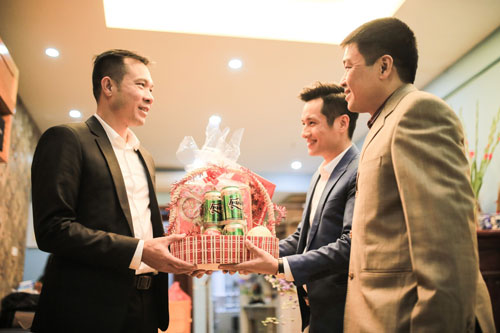 Xạ thủ Hoàng Xuân Vinh tiết lộ bí quyết chọn quà tết tặng bạn bè - 2