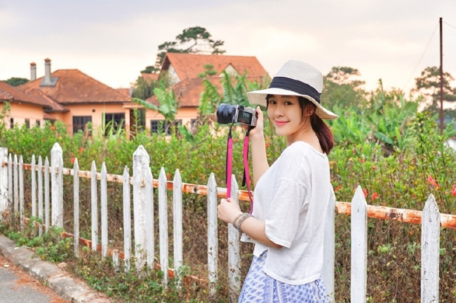 Hot girl xứ Trung Chu Nhược Tuyết là cái tên gây sốt với cư dân mạng khi khoe loạt ảnh Đà Lạt (Lâm Đồng, Việt Nam) đẹp mộng mơ trong hành trình du lịch của mình