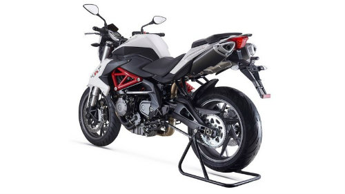 2017 Benelli TNT600 thách đấu nhiều đối thủ - 3