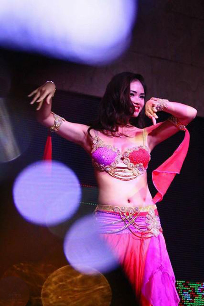 Từng là sinh viên của trường Cao đẳng Múa Việt Nam nên không quá khó khăn để trở thành diễn viên belly dance chuyên nghiệp. 
