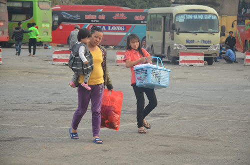 Chiều 28 Tết: Bến xe “ngộp thở”, cửa ngõ Thủ đô kẹt cứng - 4