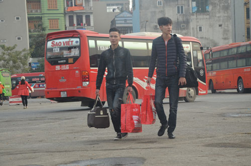 Chiều 28 Tết: Bến xe “ngộp thở”, cửa ngõ Thủ đô kẹt cứng - 5