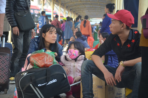 Chiều 28 Tết: Bến xe “ngộp thở”, cửa ngõ Thủ đô kẹt cứng - 7