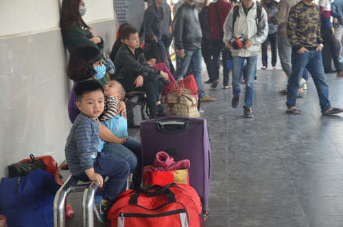 Chiều 28 Tết: Bến xe “ngộp thở”, cửa ngõ Thủ đô kẹt cứng - 6