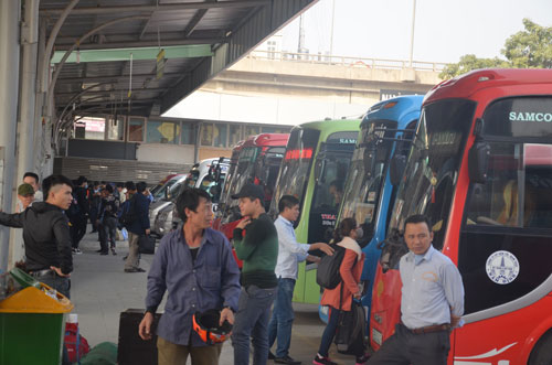 Chiều 28 Tết: Bến xe “ngộp thở”, cửa ngõ Thủ đô kẹt cứng - 10