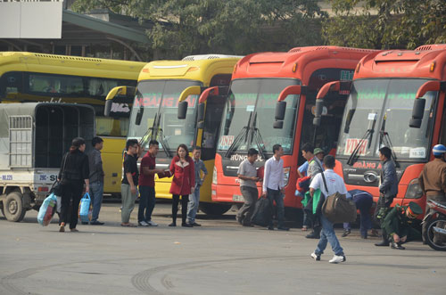 Chiều 28 Tết: Bến xe “ngộp thở”, cửa ngõ Thủ đô kẹt cứng - 9