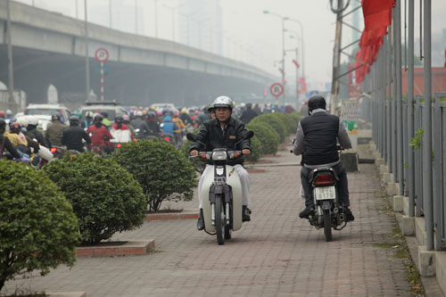 Chiều 28 Tết: Bến xe “ngộp thở”, cửa ngõ Thủ đô kẹt cứng - 14