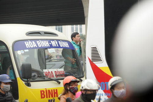 Chiều 28 Tết: Bến xe “ngộp thở”, cửa ngõ Thủ đô kẹt cứng - 17