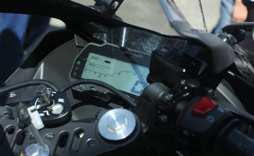 Yamaha YZF-R15 V3.0 mới chính thức ra mắt - 5
