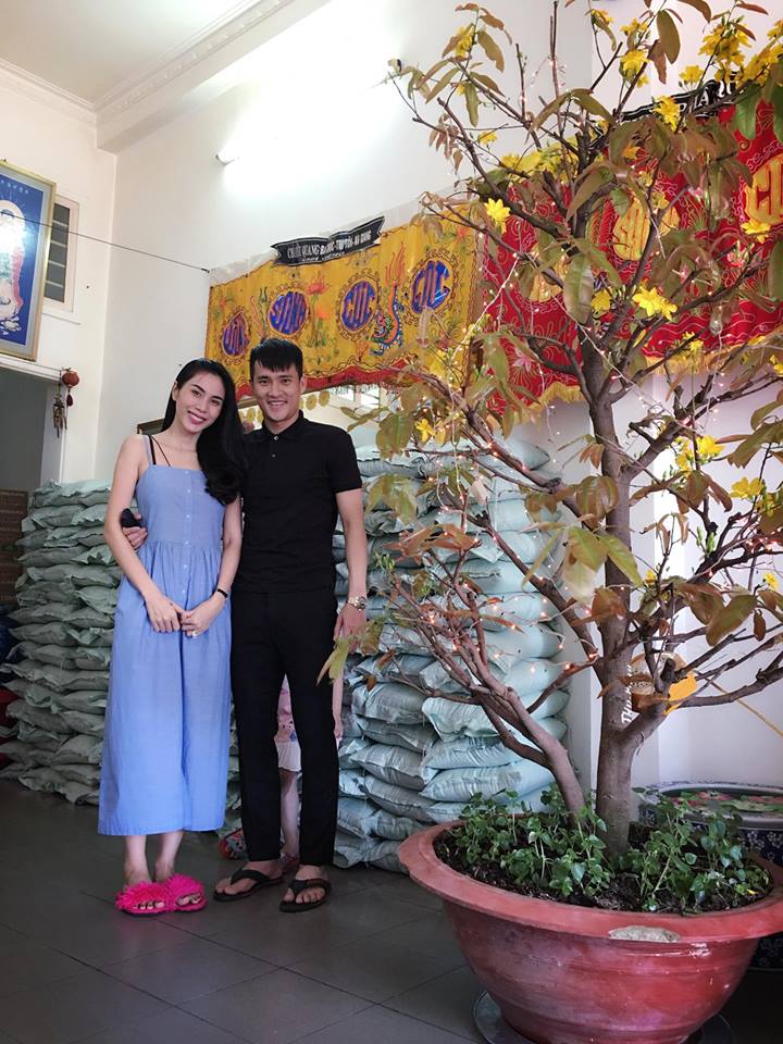 Không ngờ Thuỷ Tiên mặc thế này đi sắm Tết - 5