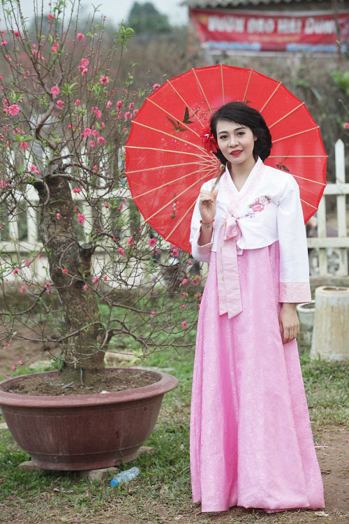 Thiếu nữ Hà thành đua nhau "tỏa sắc hương" ngày cận Tết - 13