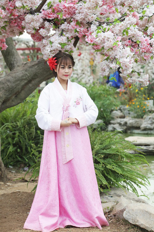 Thiếu nữ Hà thành đua nhau "tỏa sắc hương" ngày cận Tết - 14