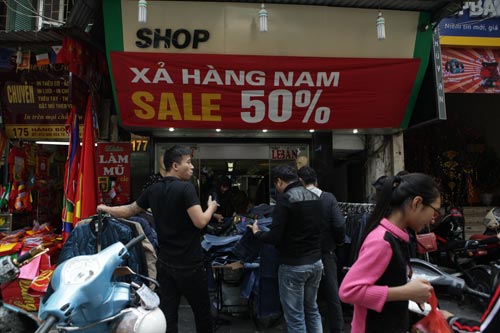 Hà Nội: "Khí thế" mua sắm tưng bừng những ngày sát Tết - 4