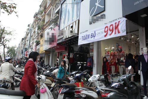 Hà Nội: "Khí thế" mua sắm tưng bừng những ngày sát Tết - 6