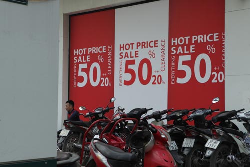 Hà Nội: "Khí thế" mua sắm tưng bừng những ngày sát Tết - 9