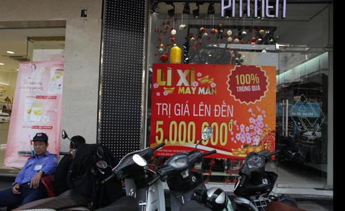 Hà Nội: "Khí thế" mua sắm tưng bừng những ngày sát Tết - 7