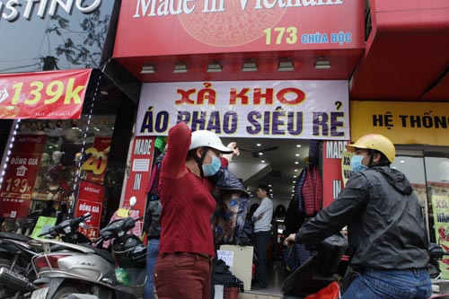 Hà Nội: "Khí thế" mua sắm tưng bừng những ngày sát Tết - 11