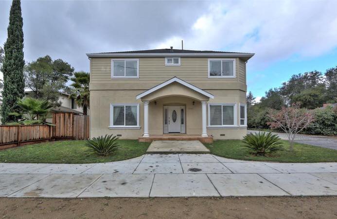 Vợ chồng Đan Trường bất ngờ bán nhà 40 tỷ với nội thất "vàng" - 1