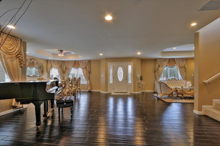 Vợ chồng Đan Trường bất ngờ bán nhà 40 tỷ với nội thất "vàng" - 4